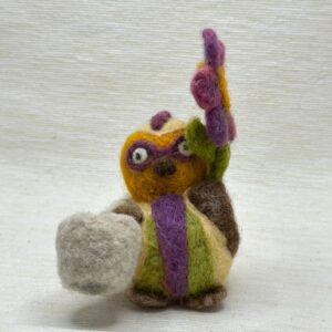 gelber Wollvogel mit Blume und Korb